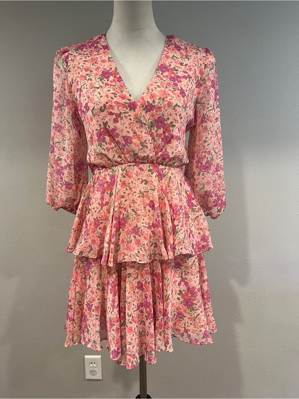 DO+BE Floral Pink Tiered V-Neck Dress size small NWT